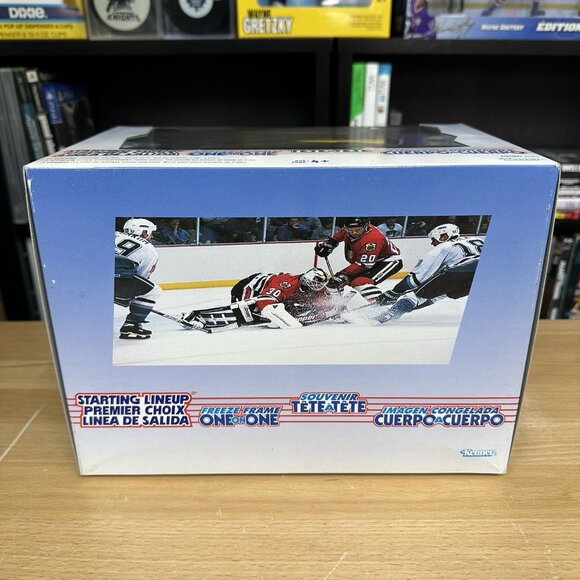 1997 NHL Starting Lineup Freeze Frame One-On-One: Paul Kariya & Eric Lindros - Picture 2 of 6